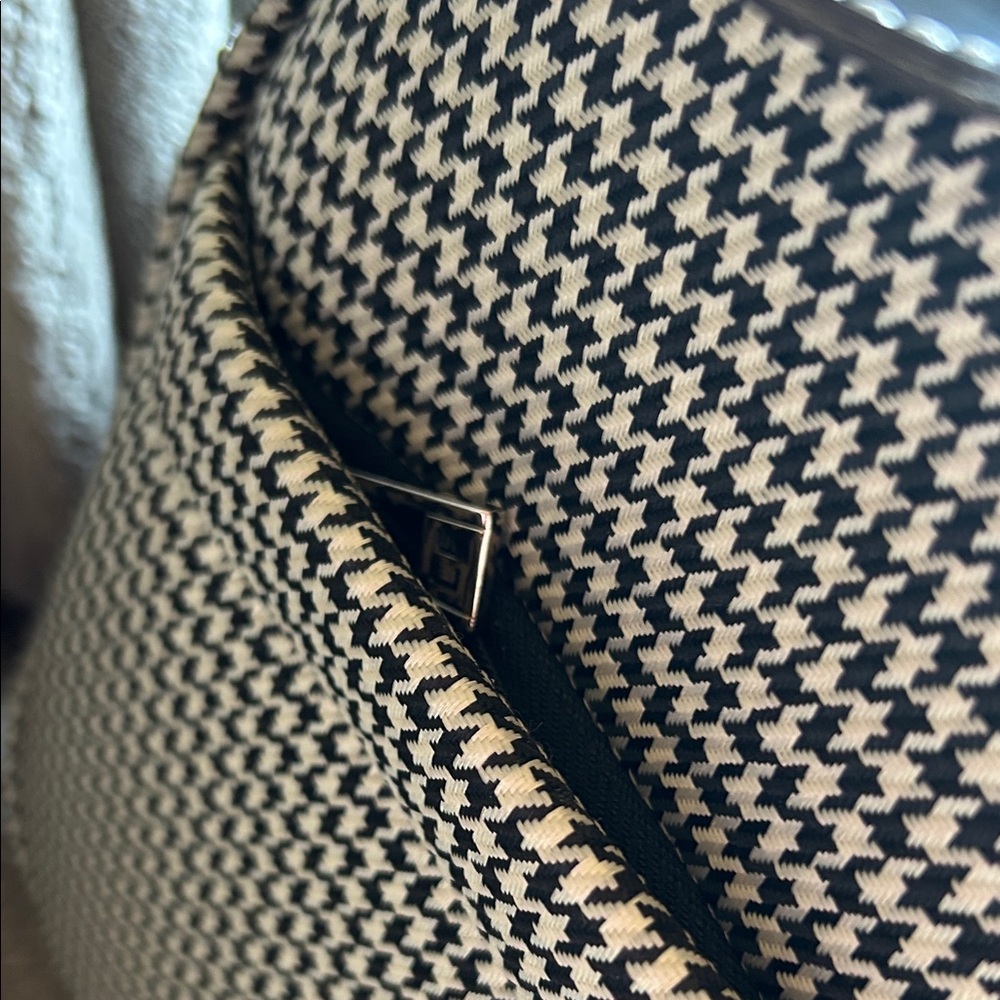 London Fog Classic Satchel Cambridge 16" Black & White Houndstooth Unisex Bag - Picture 4 of 16